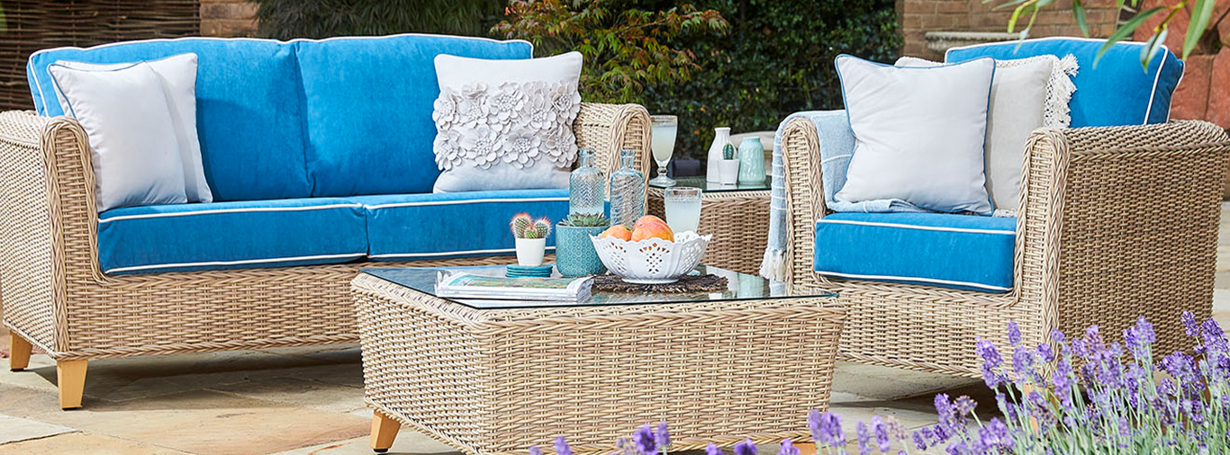 Auckland Lounging Outdoor Suite by Daro