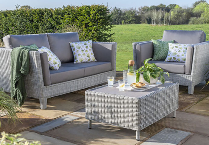 Byron Outdoor Lounging by Daro