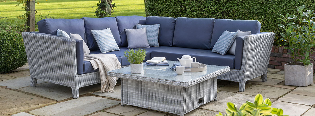Byron Outdoor Suite by Daro
