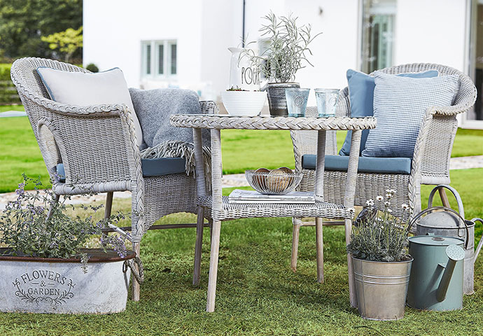 Byron Outdoor Lounging by Daro
