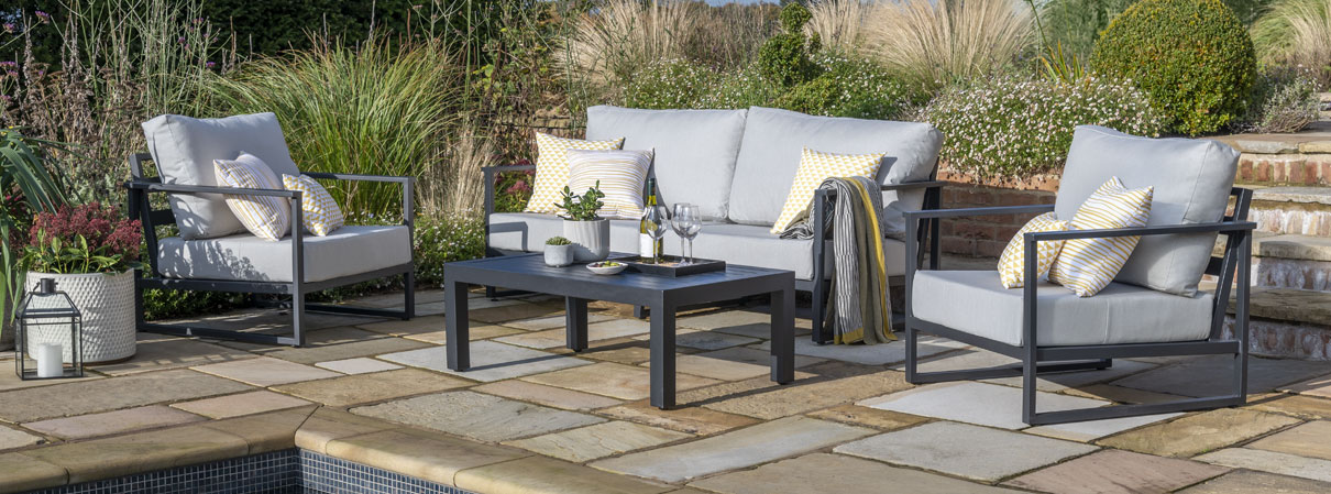 Verde Outdoor Lounging by Daro